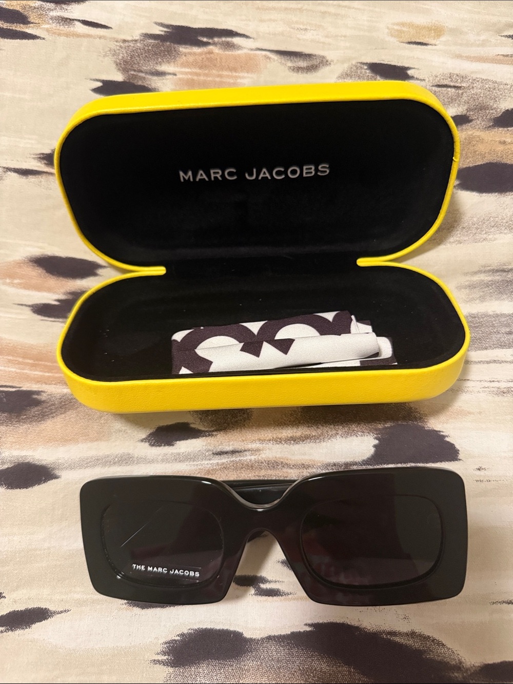 Marc Jacobs Women's Sunglasses with Case NEW